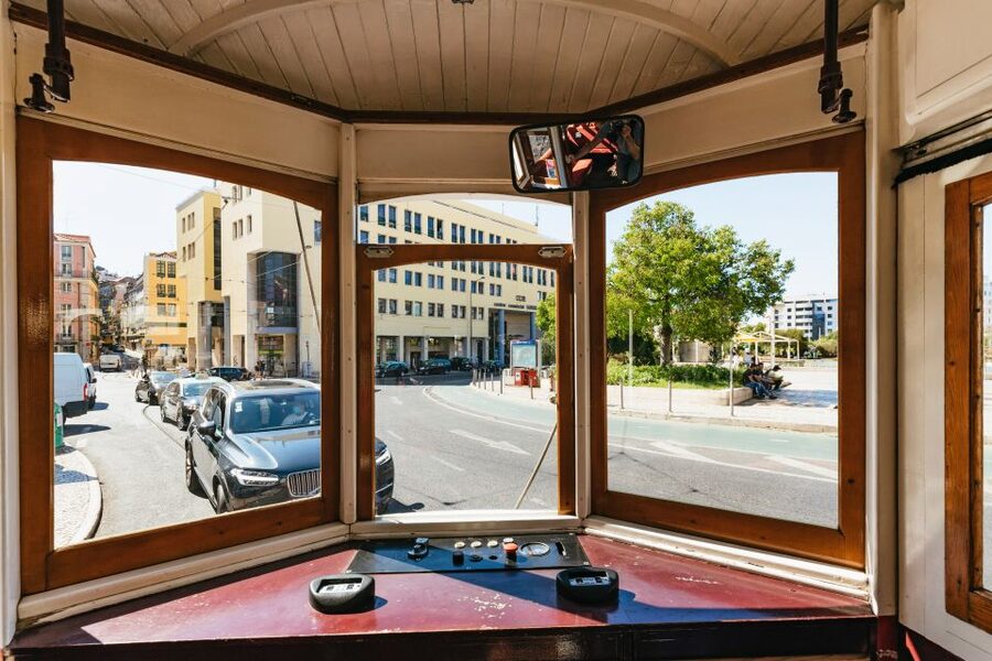 Lisbon: 72/96-Hour Hop-On Hop-Off Bus, Tram & Boat Ticket - The Hills Tramcar through Alfama and Mouraria