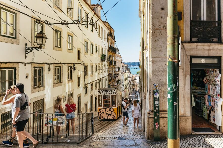 Lisbon: 72/96-Hour Hop-On Hop-Off Bus, Tram & Boat Ticket - Using the pass with public trams and city lifts