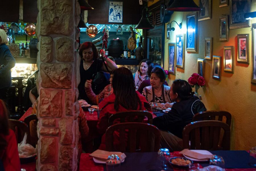 Lisbon: Alfama Tour and Live Fado with Traditional Dinner - Guides make the difference