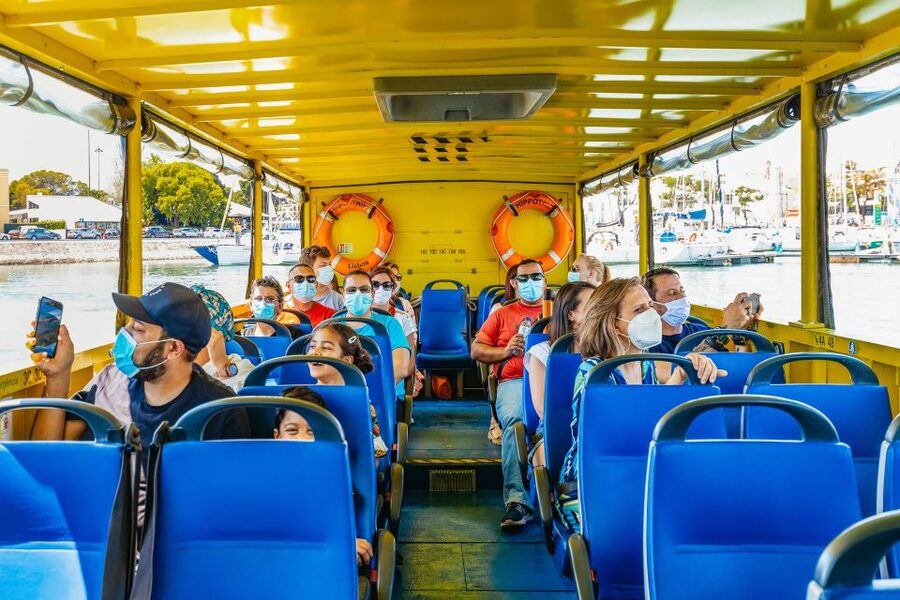 Lisbon: Amphibious Sightseeing Tour - What the guides add to the experience