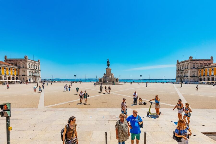 Lisbon: Amphibious Sightseeing Tour - Starting beneath the 25 de Abril Bridge
