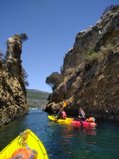 Lisbon: Arrábida Kayak and Coasteering Adventure Tour - A beach picnic with local flavor