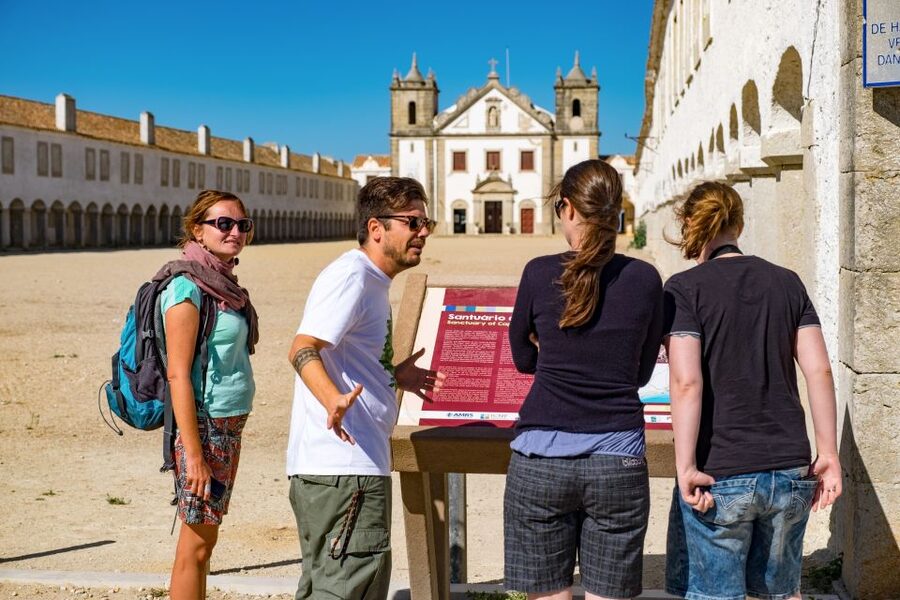 Lisbon: Arrábida Natural Park and Sesimbra Day Trip - Saint Margareth Cave and Portinho da Arrábida
