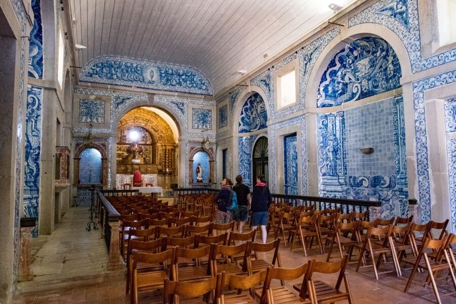 Lisbon: Arrábida Natural Park and Sesimbra Day Trip - What the guides add to the experience