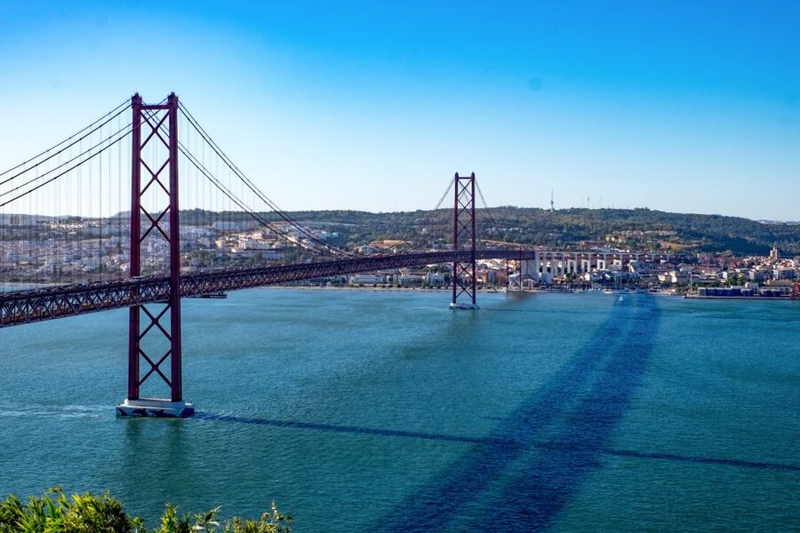 Lisbon: Arrábida Natural Park and Sesimbra Day Trip - Crossing the bridge and entering Arrábida Natural Park