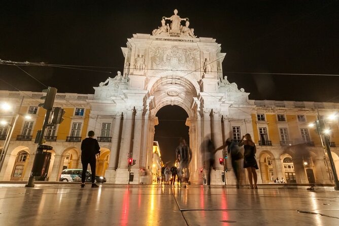 Lisbon: Authentic Fado Show, Dinner and Night Tour - Three Fado sets and a personal atmosphere