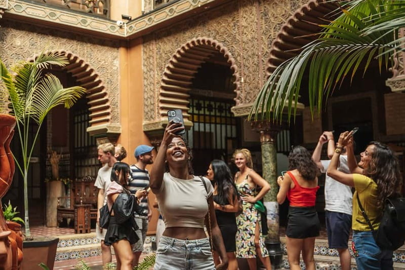 Lisbon: Baixa Food Walking Tour with Drinks - Ending with pastel de nata