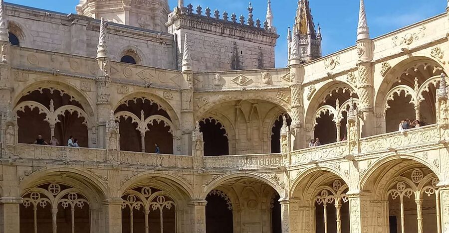 Lisbon: Belem, Jeronimos Monastery, and Coach Museum Tour - A pastry break at the original Pastéis de Belém shop