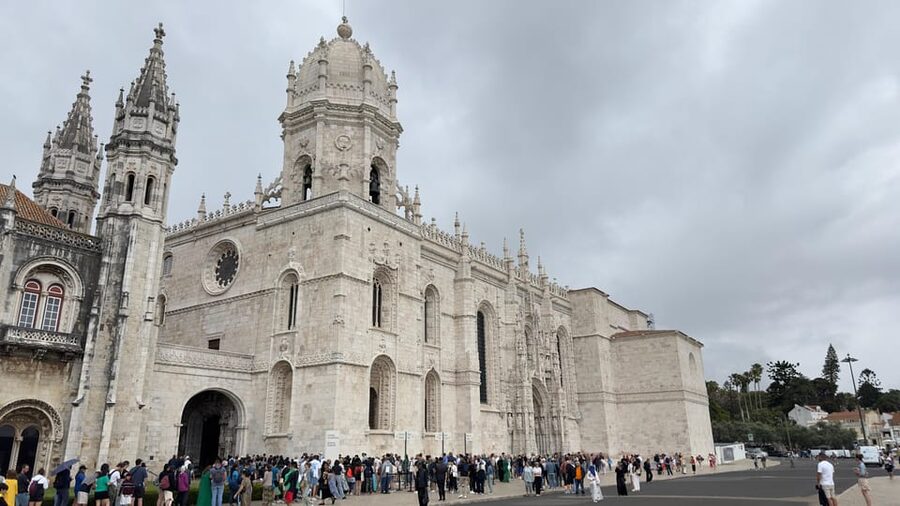 Lisbon: Belem Tour with Pastéis at Jerónimos Monastery - What the guide adds to the two-hour walk