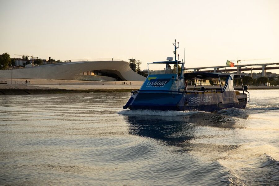 Lisbon: Boat Cruise with Live Fado Performance and a Drink - Views, weather, and the plastic curtains