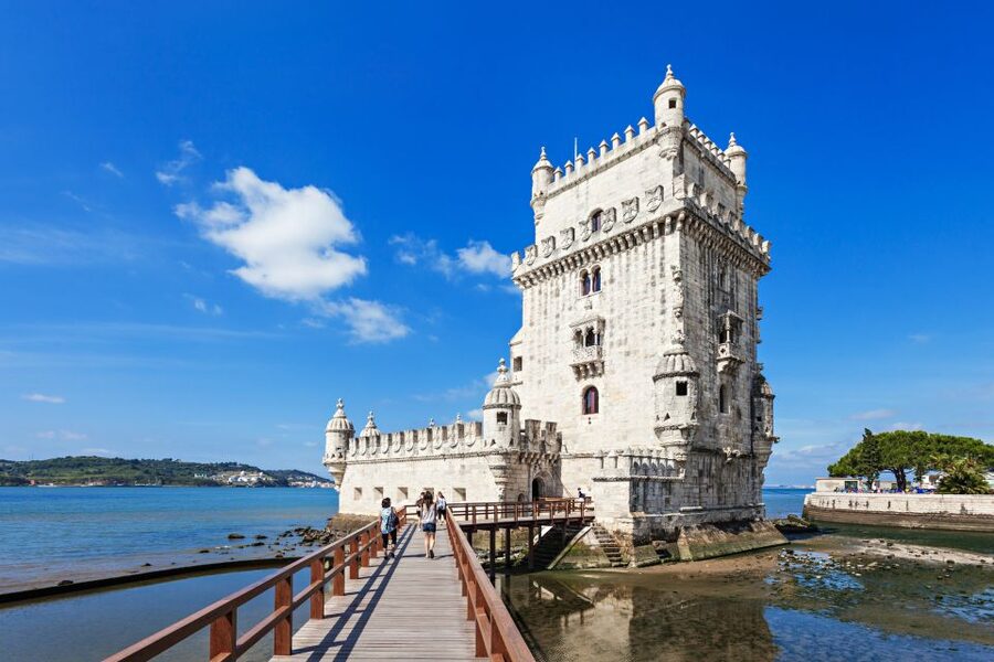 Lisbon: Boat Tour Ticket and Hop-on Hop-off 48-Hour Bus. - Going east on the Modern Lisbon route