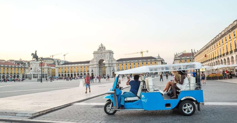 Lisbon by Tuk Tuk Guided Tour: City of Neighborhoods - Alfama: Lisbon’s old quarter in 45 minutes