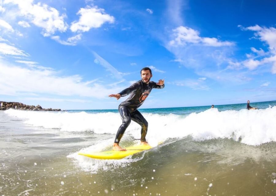 Lisbon: Capafórnia Surf Experience - The limits of a short surf lesson
