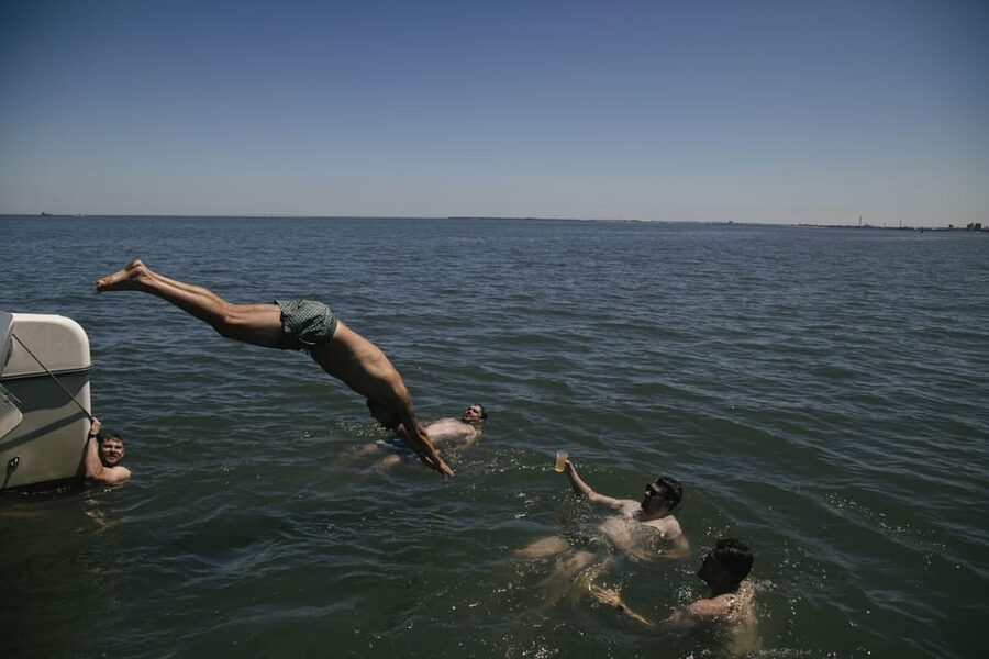 Lisbon: Catamaran Boat Party with Music, Open Bar & Dives - The 25 de Abril Bridge and the open river