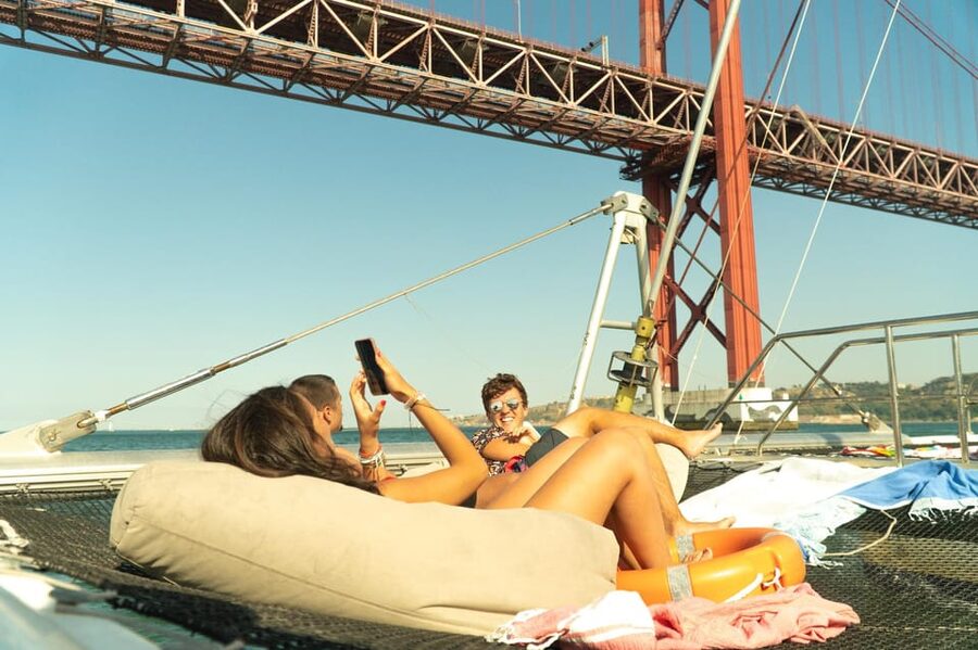 Lisbon: Catamaran Boat Party with Music, Open Bar & Dives - The first hour: drinks, music, and river views