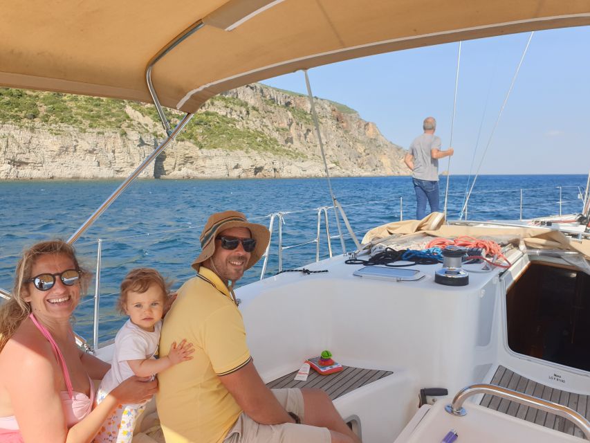 Lisbon: Champagne Sailing Tours - From Commerce Square to Alfama