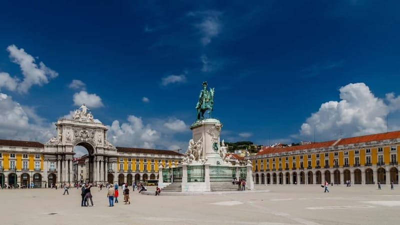 Lisbon: City Highlights Tuk-Tuk Tour with Pickup - Who should book this Lisbon tuk-tuk tour?