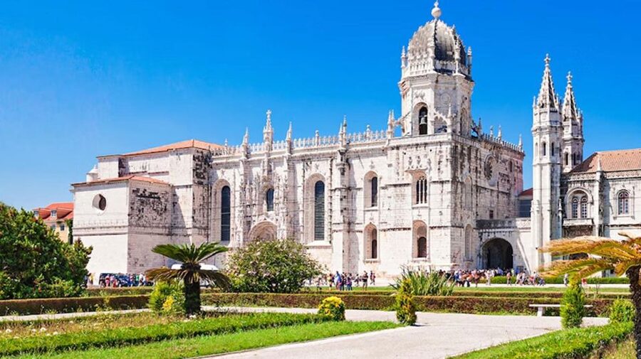 Lisbon City Tour: Full-Day - Crossing the 25 de Abril Bridge to Christ the King