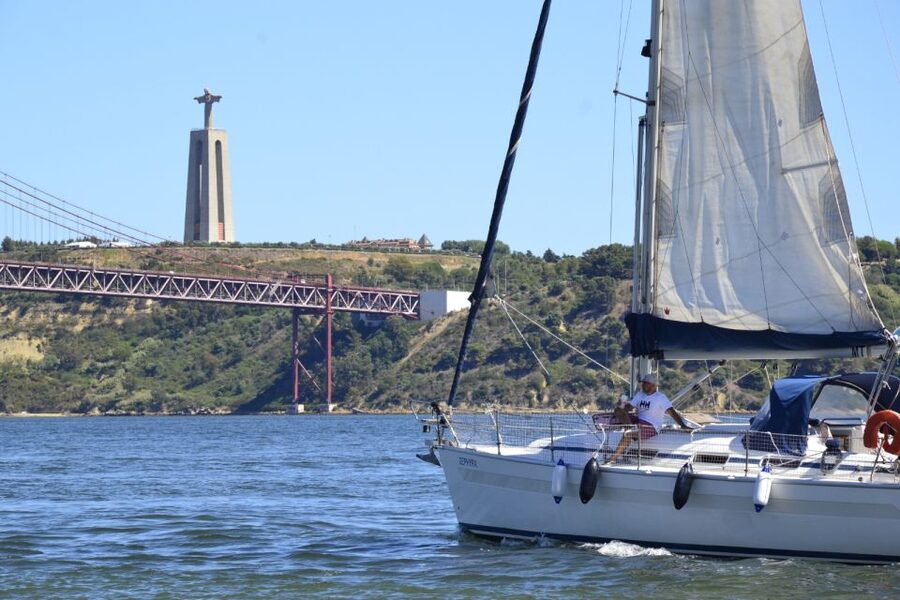 Lisbon: Day and Sunset Tour on the Tagus River - Day sailing or sunset sailing?