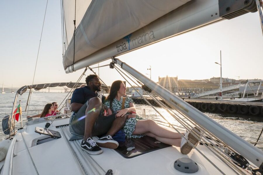 Lisbon: Daytime/Sunset/Night City Sailboat Tour with Drink - Meeting Point and Simple Planning Advice