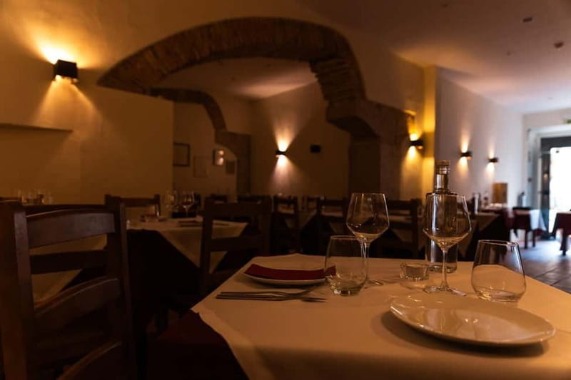 Lisbon: Dinner with Fado Show with the Rising Stars of Fado - The Evening’s Rhythm: Dinner, Sets, and Conversation