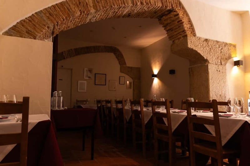 Lisbon: Dinner with Fado Show with the Rising Stars of Fado - Estrela, Alfama, and Finding the Right Door