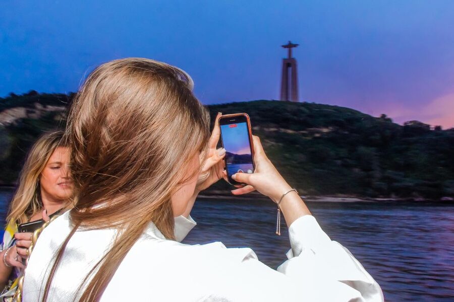 Lisbon: Disco Night Cruise with DJ and Open Bar - What the $24 price really covers