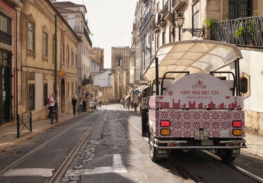 Lisbon: Discovering Belém Tuk Tuk Tour - Pickup, language, and practical limits