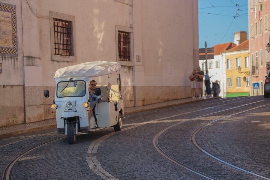 Lisbon: Early Morning TukTuk Tour - hotel/cruise ship pickup - Avenida da Liberdade and the end of the ride