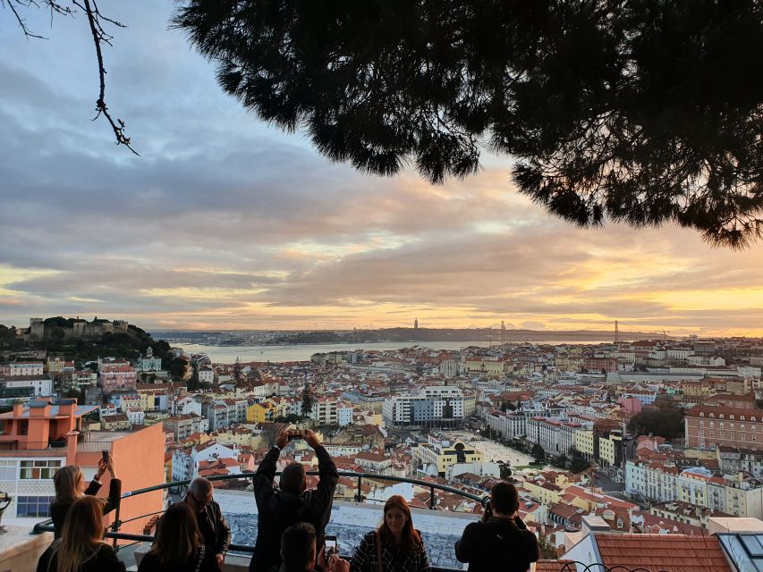 Lisbon: Electric Tuk Tuk Private Tour of the Seven Hills - Graça, São Vicente, and the highest viewpoint