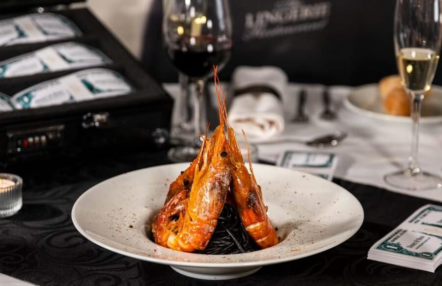 Lisbon: Erotic Cabaret Show and Dinner - Traditional Portuguese food from starters to dessert