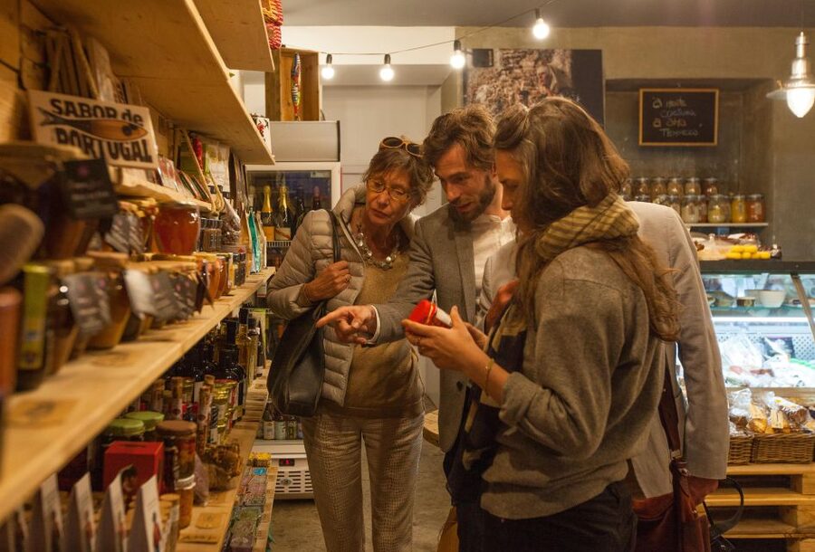 Lisbon: Evening Local Food Crawl with Drink Pairings - Practical details that affect your evening