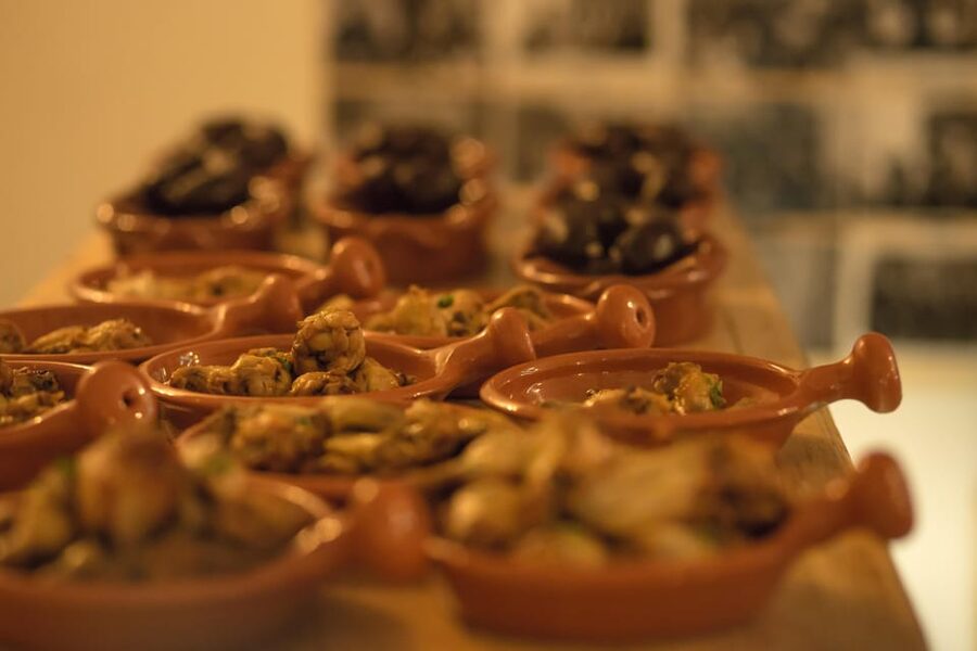 Lisbon: Fado Night with Dinner with Live Performance - Communal Tables and a Friendly Room