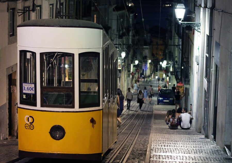 Lisbon: Fado Vadio Tour with Portuguese Tapas - Why Fado makes sense as a walking tour
