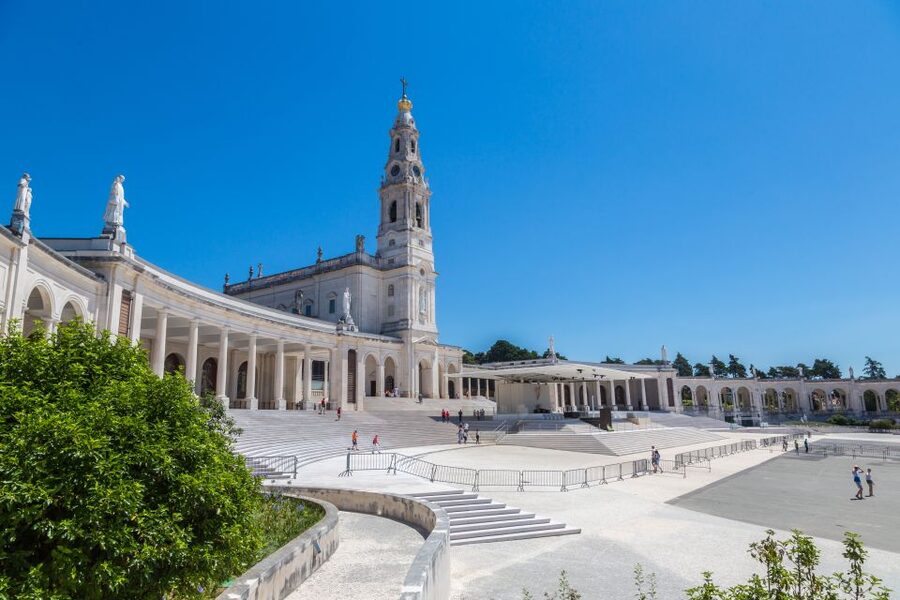 Lisbon: Fatima, Batalha, Nazare and Obidos Tour Hotel Pickup - Batalha Monastery and Portugal’s medieval story