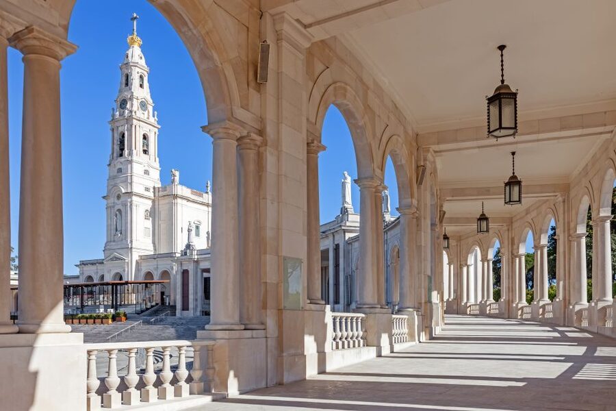 Lisbon: Fatima, Batalha, Nazare and Obidos Tour Hotel Pickup - Fatima and the 1917 apparitions
