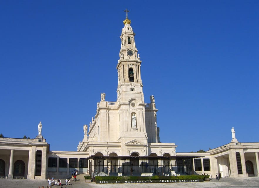 Lisbon: Fátima & Holy Eucaristy Miracle Relic, Spiritual Day - Santarém Cathedral and the Porta do Sol view