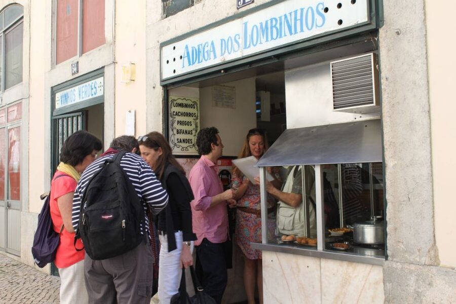 Lisbon: Food and Culture 3-Hour Walking Tour - Rua das Flores Tavern and the daily Portuguese menu