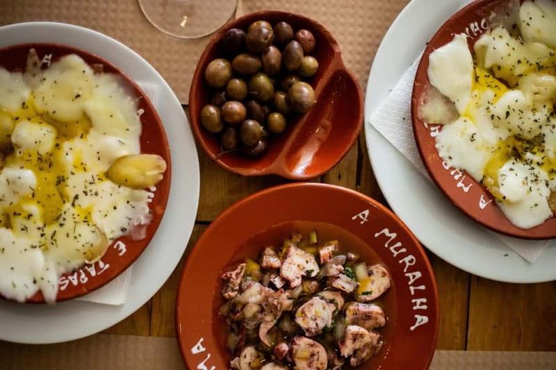 Lisbon: Food Tasting Tour by Tuk Tuk with 2 Stops - Why this tuk tuk tour works well in Lisbon