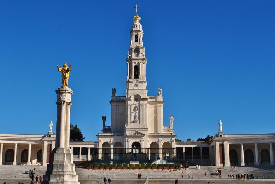 Lisbon: Full Day Tour to Fátima, Batalha, Nazaré and Óbidos - Why this day trip works from Lisbon