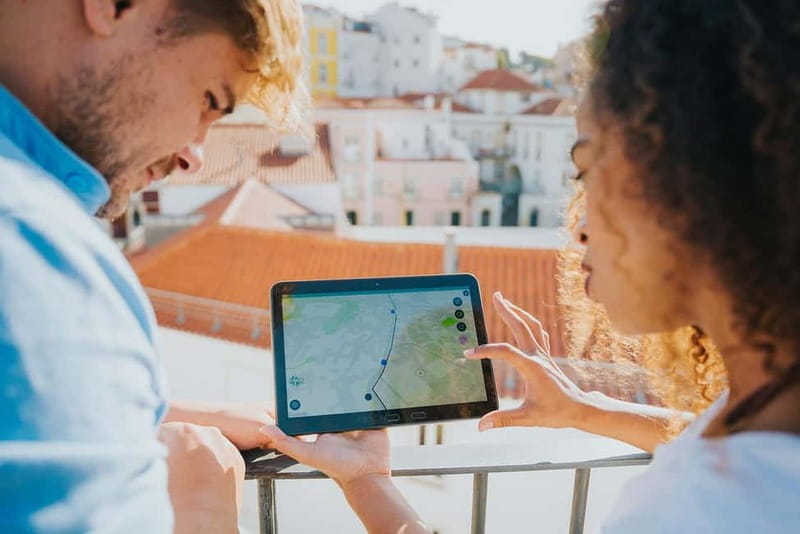 Lisbon: GPS-Guided Spinach Tour by Electric Car - The one-hour Old Lisbon routes