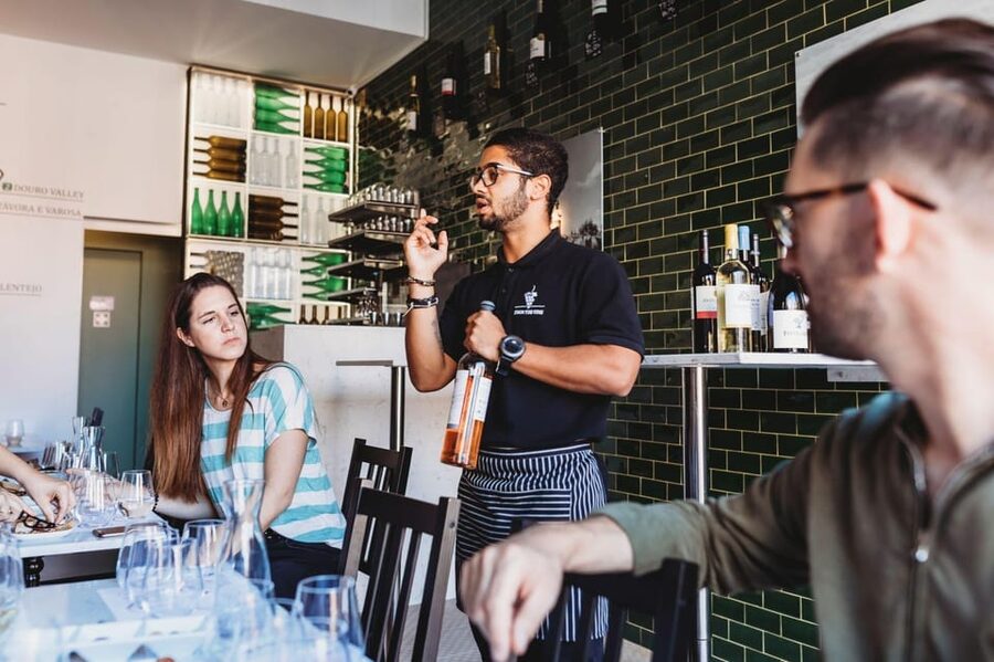 Lisbon: Guided Port Wine Tasting Apéritif/Digestif - How the one-hour session unfolds