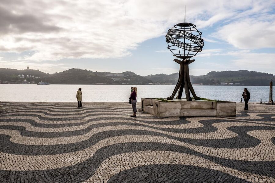 Lisbon: Half-Day City Tour - Alfama through a digital walking tour