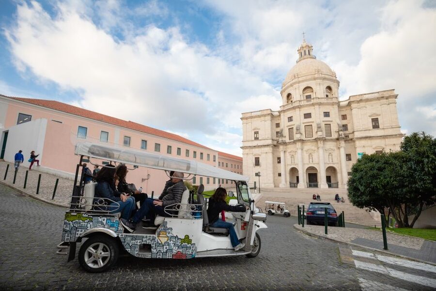Lisbon: Half-Day Private Guided Tuk-Tuk Tour - Comfort, group size, and the Lisbon massage