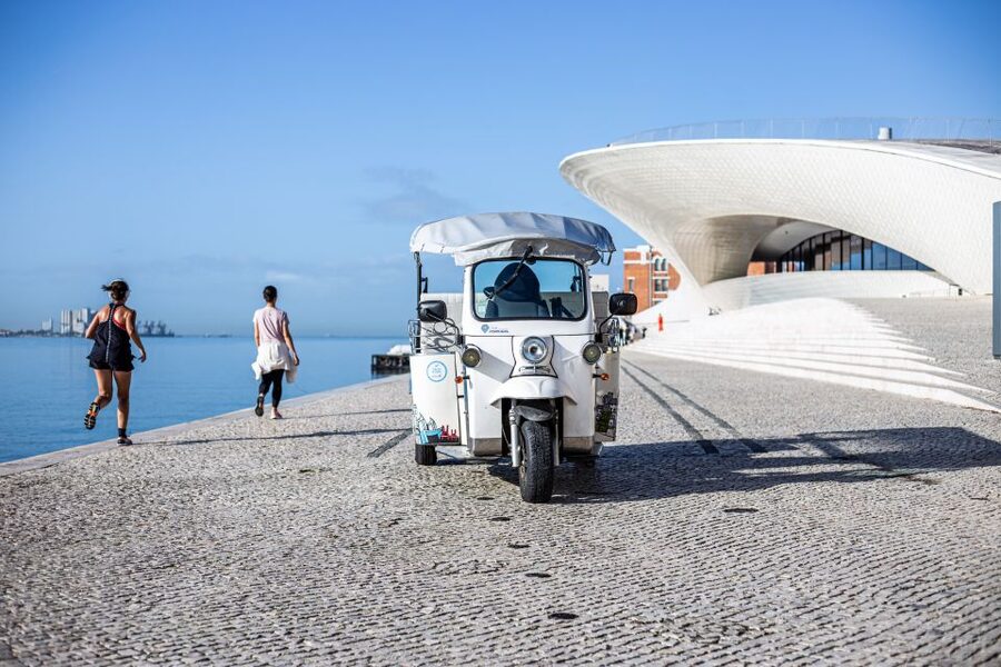 Lisbon: Half-Day Private Guided Tuk-Tuk Tour - Portas do Sol and the climb into Graça