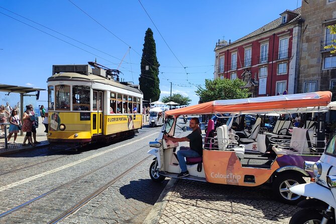 Lisbon Highlights: Private Tuk Tuk Tour Adventure Sightseeing - Largo do Carmo and the story of modern Lisbon
