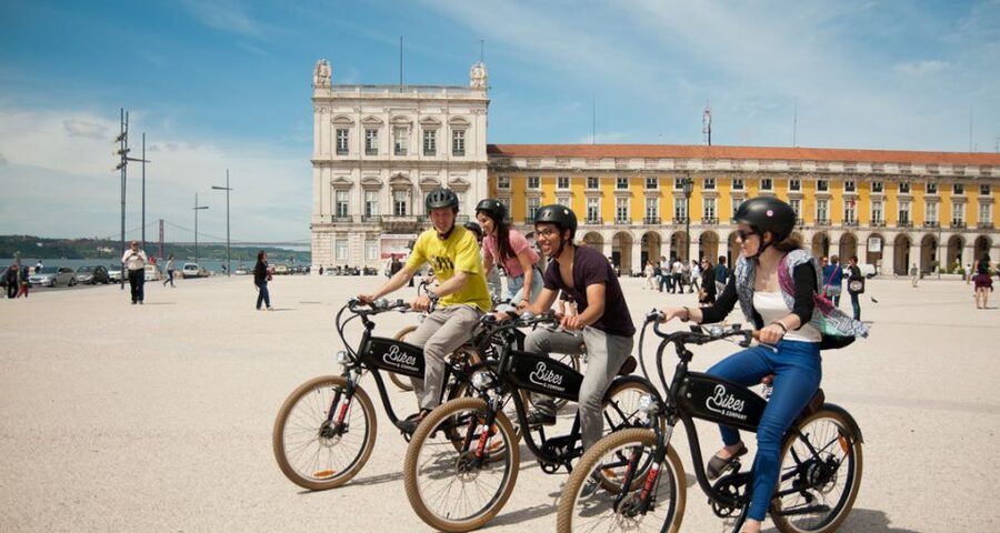 Lisbon: Hills, Alfama, and Mouraria Tour by Electric Bike - Key points at a glance