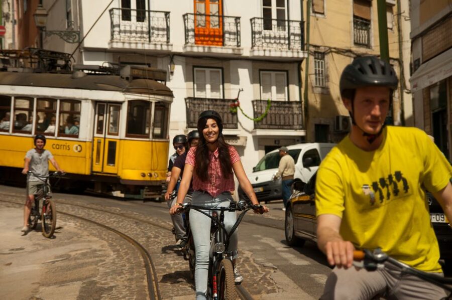 Lisbon: Hills, Alfama, and Mouraria Tour by Electric Bike - The old lanes of Alfama