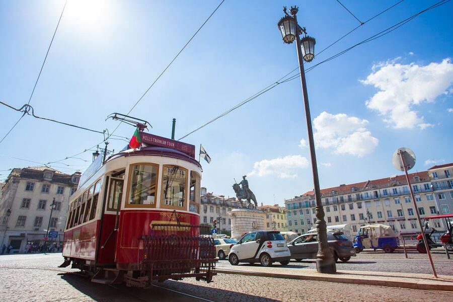 Lisbon: Hills Red Tram Tour by Tram 28 Route 24-Hour Ticket - Mouraria: Lisbon’s traditional quarters from the window