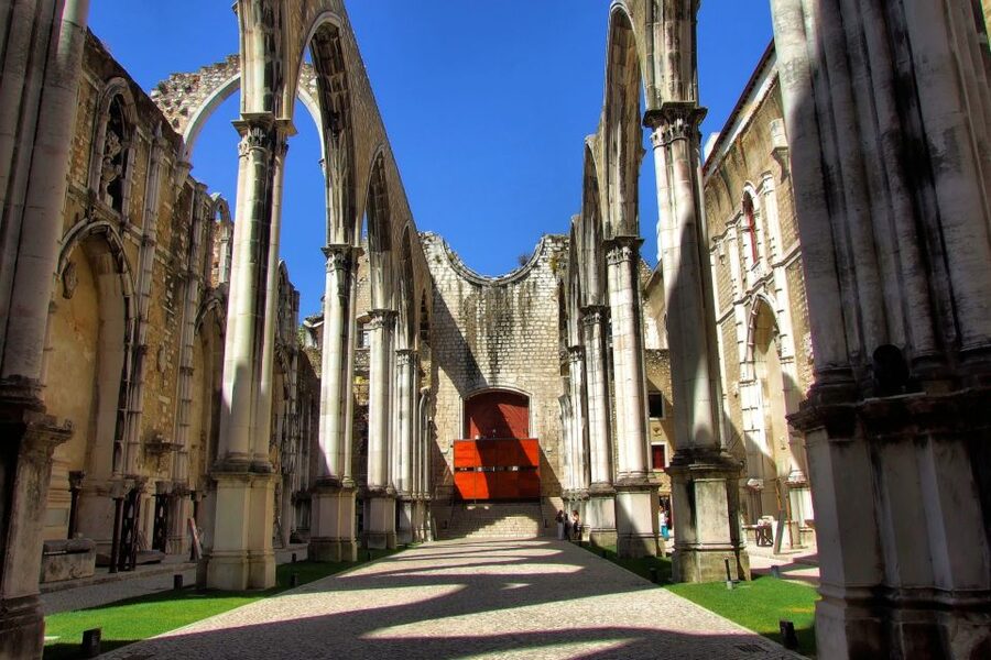 Lisbon: Hills Red Tram Tour by Tram 28 Route 24-Hour Ticket - São Jorge Castle and Sé Cathedral